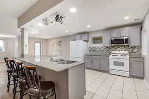 5726 N Kenmore Ave, Chicago, IL 60660 - Photo 2