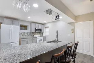 5726 N Kenmore Ave, Chicago, IL 60660 - Photo 12