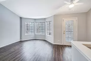 249 W Whispering Oaks Ln, Round Lake, IL 60073 - Photo 10