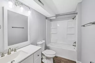 249 W Whispering Oaks Ln, Round Lake, IL 60073 - Photo 6