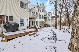 249 W Whispering Oaks Ln, Round Lake, IL 60073 - Photo 2