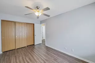 249 W Whispering Oaks Ln, Round Lake, IL 60073 - Photo 16