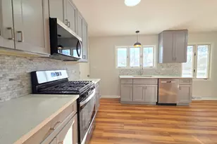 29 E Lake Shore Dr, Round Lake Park, IL 60073 - Photo 10