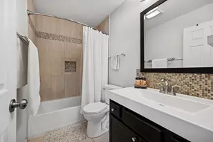 7704 Knotty Pine Ct, Woodridge, IL 60517 - Photo 10