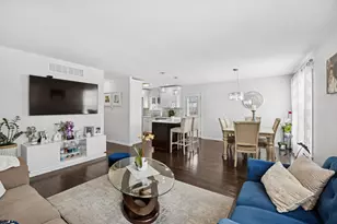 7704 Knotty Pine Ct, Woodridge, IL 60517 - Photo 4