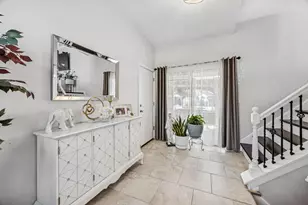 7704 Knotty Pine Ct, Woodridge, IL 60517 - Photo 2