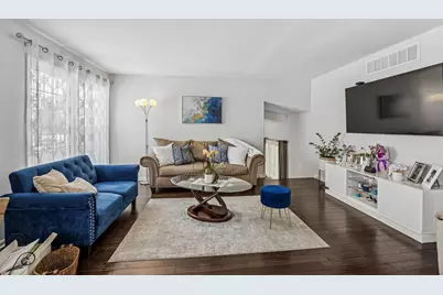 7704 Knotty Pine Court, Woodridge, IL 60517 - Photo 8