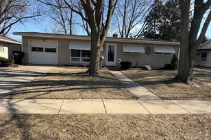 1164 Westview Dr, Rochelle, IL 61068 - Photo 2
