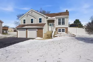396 Nantucket Ct, Bartlett, IL 60103 - Photo 2