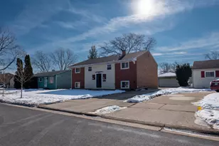 71 Cambridge Ln, Glendale Heights, IL 60139 - Photo 2