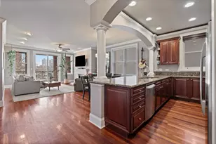 2820 N Sheffield Ave, Chicago, IL 60657 - Photo 10