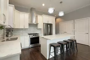 3215 N Elston Ave, Chicago, IL 60618 - Photo 2