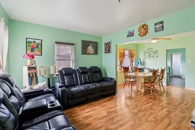 796 Parkway Avenue, Elgin, IL 60120 - Photo 4