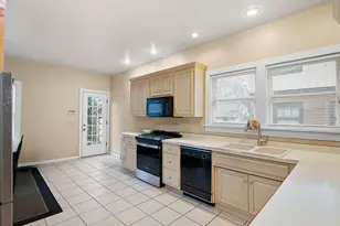 812 Garfield Ave, Rockford, IL 61103 - Photo 12