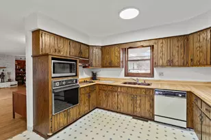 24353 S Valley Dr, Channahon, IL 60410 - Photo 10