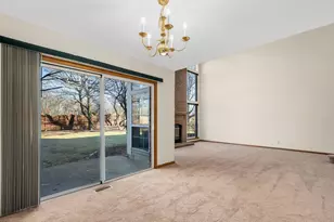 30W003 Willow Ct, Warrenville, IL 60555 - Photo 8