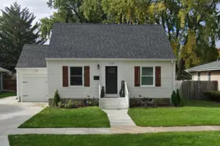 1025 Queen Anne St, Woodstock, IL 60098 - Photo 1