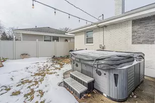 2417 Sand Lake Rd, Lindenhurst, IL 60046 - Photo 30