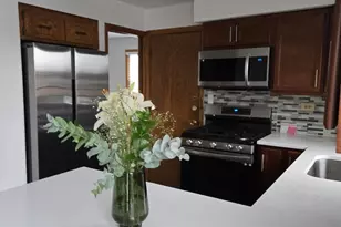 6146 N Melvina Ave, Chicago, IL 60646 - Photo 2