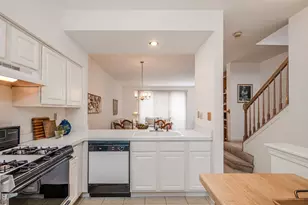 1452 Walnut Hill Ave, Saint Charles, IL 60174 - Photo 6