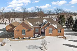 2651 Woodbine Dr, Valparaiso, IN 46383 - Photo 2