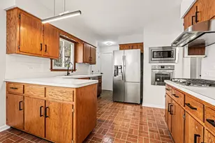 16914 Parkside Ave, South Holland, IL 60473 - Photo 2