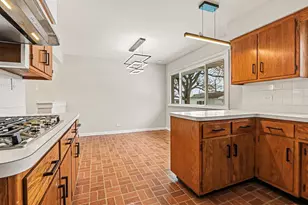 16914 Parkside Ave, South Holland, IL 60473 - Photo 8