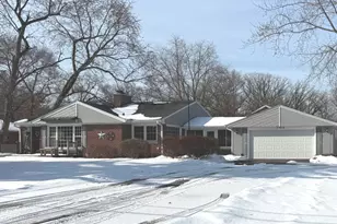 37610 N Holdridge Ave, Beach Park, IL 60087 - Photo 2