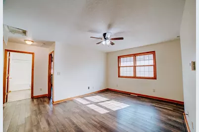 411 S Crescent Street, Gilman, IL 60938 - Photo 12