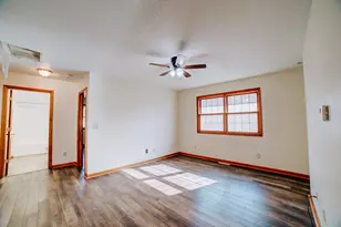 411 S Crescent St, Gilman, IL 60938 - Photo 12