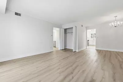 382 Oak Trails Road #301, Des Plaines, IL 60016 - Photo 6