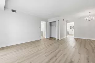 382 Oak Trails Rd, Des Plaines, IL 60016 - Photo 6