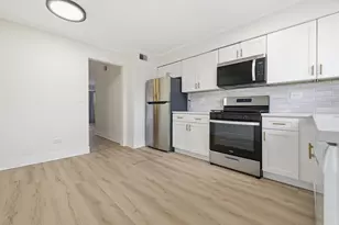 382 Oak Trails Rd, Des Plaines, IL 60016 - Photo 8