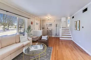 1015 Frances Pkwy, Park Ridge, IL 60068 - Photo 4