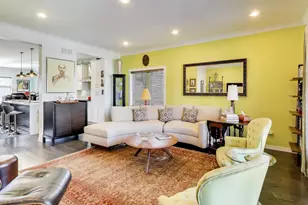 347 E 44th St, Chicago, IL 60653 - Photo 8