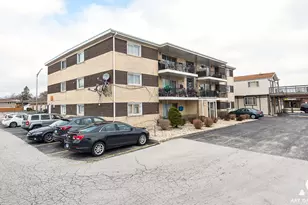 9407 S Roberts Rd, Hickory Hills, IL 60457 - Photo 2