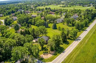 7N108 Hastings Dr, Saint Charles, IL 60175 - Photo 4