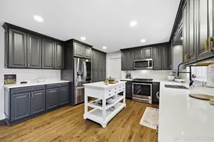 7N108 Hastings Dr, Saint Charles, IL 60175 - Photo 8