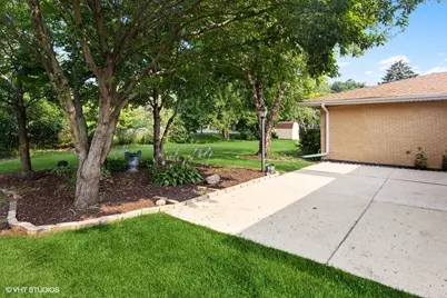 7532 Sheridan Drive, Willowbrook, IL 60527 - Photo 2