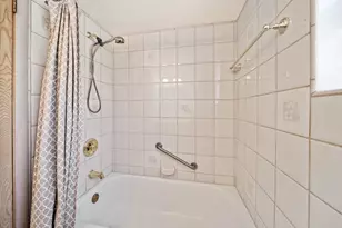 7230 W Greenleaf Ave, Chicago, IL 60631 - Photo 16