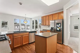 148 Rosewood Dr, Streamwood, IL 60107 - Photo 2