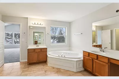 148 Rosewood Drive, Streamwood, IL 60107 - Photo 10