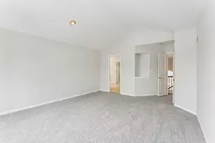 148 Rosewood Dr, Streamwood, IL 60107 - Photo 4