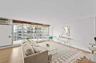 300 N State St, Chicago, IL 60654 - Photo 4