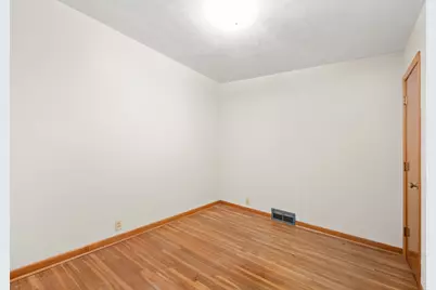 212 Kishwaukee Drive, Sycamore, IL 60178 - Photo 16