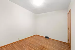 212 Kishwaukee Dr, Sycamore, IL 60178 - Photo 16