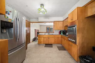 212 Kishwaukee Dr, Sycamore, IL 60178 - Photo 8