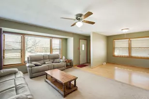 702 Willow Dr, Chicago Heights, IL 60411 - Photo 4