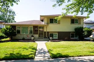 811 E 169th Pl, South Holland, IL 60473 - Photo 2