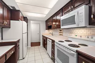 3001 Heritage Dr, Joliet, IL 60435 - Photo 8